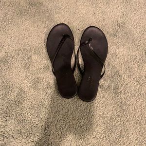 black lauren conrad flip flops